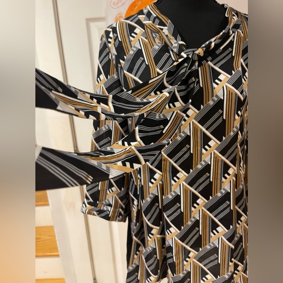 Dana Buchman  Women Size L Mixed Media Top for office or casual outing - Picture 4 of 15